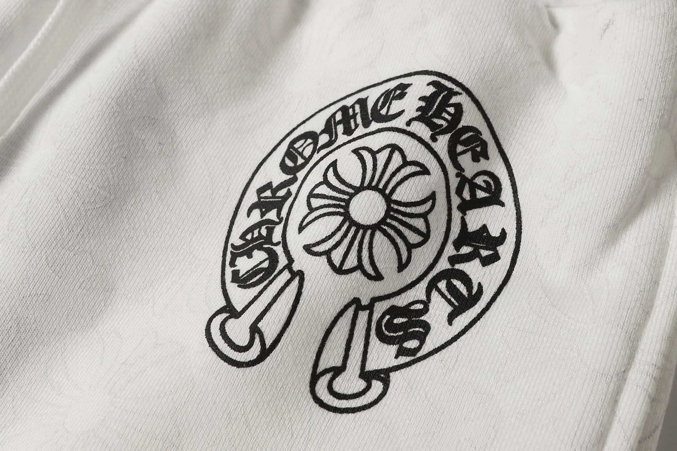 P280 #W5001 cross-border model. Those who pursue quality, please do not place an order. -Chrome Hearts/Chrome Hearts dark pattern all-over Sanskrit letter printed trousers, casual pants and sweatpants -High weight, high density and high quality. The wool is soft, delicate and skin-friendly. It feels soft and silky. It has excellent warmth and skin-friendly properties.